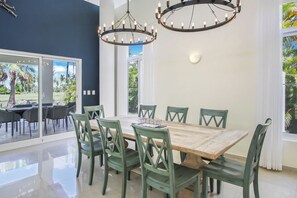 Comfort-Villa, Terrasse, Gartenblick | Esszimmer