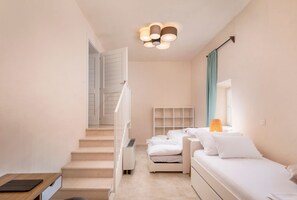 3 habitaciones, tabla de planchar con plancha, internet y ropa de cama 