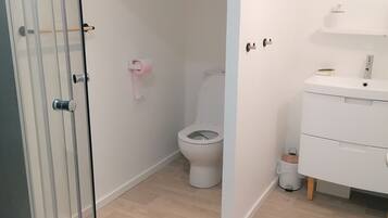 Dusj, hÄrfÞner, hÄndklÊr og sÄpe