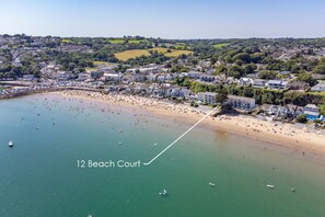 Beach - Beach Retreat - Sea Views, Parking, Beach Access (Saundersfoot)