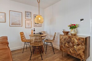 Dining - Beach Retreat - Sea Views, Parking, Beach Access (Saundersfoot)