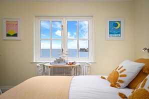 2 bedrooms, iron/ironing board, WiFi, bed sheets - 5 Sunny Cove - Direct Beach Access, Sea Views (Tenby)