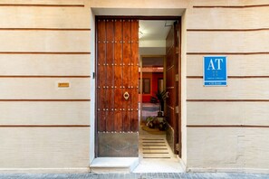 Exterior detail - Argote 1 - Two Bedroom Apartment, Sleeps 5 (Sevilla)