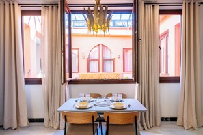 Dining - Argote 6 - Two Bedroom Apartment, Sleeps 5 (Sevilla)