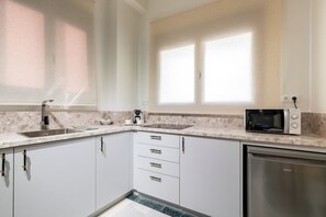 Refrigerador, microondas, tostadora