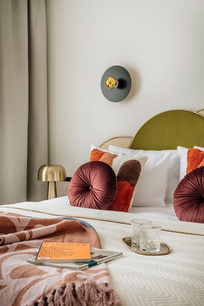 Deluxe-Zimmer, Stadtblick | Schreibtisch, laptopgeeigneter Arbeitsplatz, schallisolierte Zimmer