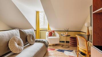 Kamar Comfort, pemandangan kota | Meja kerja, ruang kerja ramah laptop, dan kedap suara