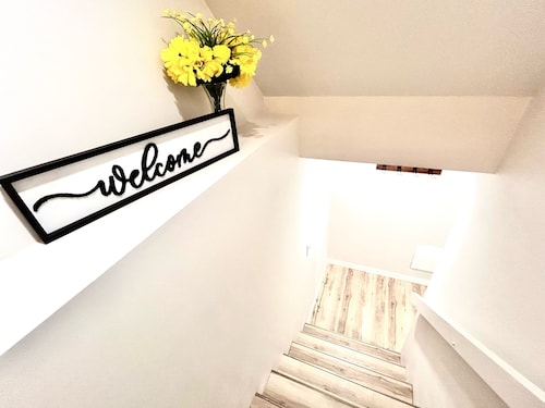 2 Bed rooms|Private entrance|Free Parking|Self-Check-in into our Upscale Haven.