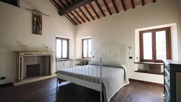 3 camere, culla da viaggio, Wi-Fi gratuito, lenzuola