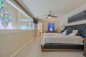 2 bedrooms, iron/ironing board, free WiFi, bed sheets - Historic Parish House 2-Bedroom Condo Steps to Naval Academy (Annapolis)