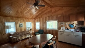 Interior - Brookside Cottages and Resort Freedom Cottage (Grawn)
