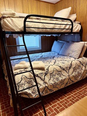 3 bedrooms, free WiFi, bed sheets