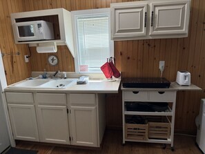 Køleskab, mikrobølgeovn, ovn, kogeplade