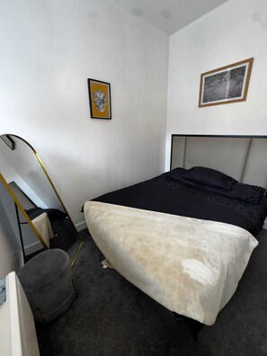 Unclassified image, 5 of 20, button