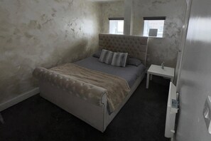 3 多间卧室、熨斗/熨衣板、免费 WiFi、床单