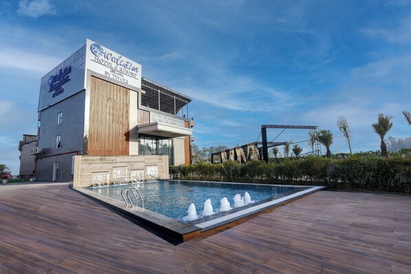 Vista frontal de la propiedad