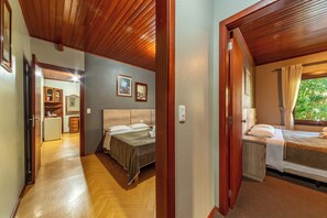 Family Studio Suite | Desk, laptop workspace, free WiFi, bed sheets - POUSADA DREHMER HAUS (Gramado)