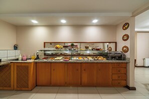 Free daily self-service breakfast  - POUSADA DREHMER HAUS (Gramado)