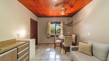Family Studio Suite | Private kitchen