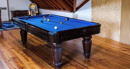 Fun and Fly House! Family home with games room, a place to create memories.