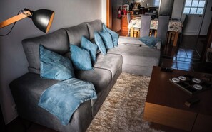 TV connectée, jeux vidéo, baby-foot, médiathèque