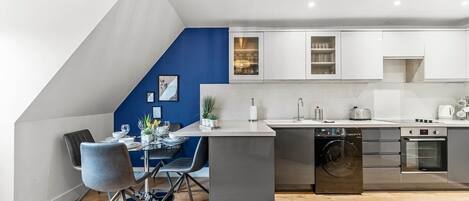 Microwave, oven, stovetop, cookware/dishes/utensils