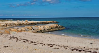 Island Inn - Studio Suite - 13D - Dog-friendly - Oak Bluffs, MA