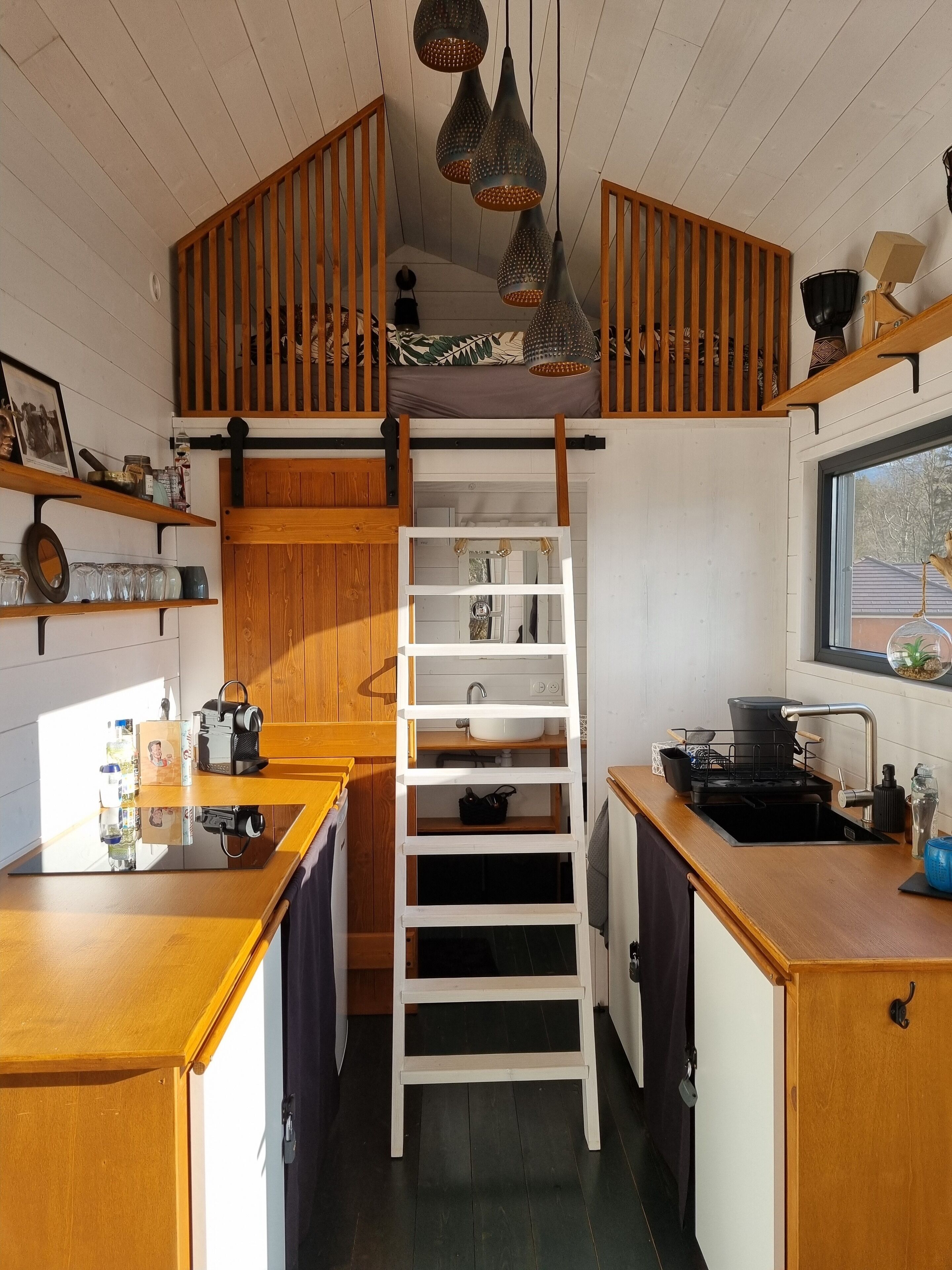 Réfrigérateur, plaque de cuisson, cafetière/bouilloire