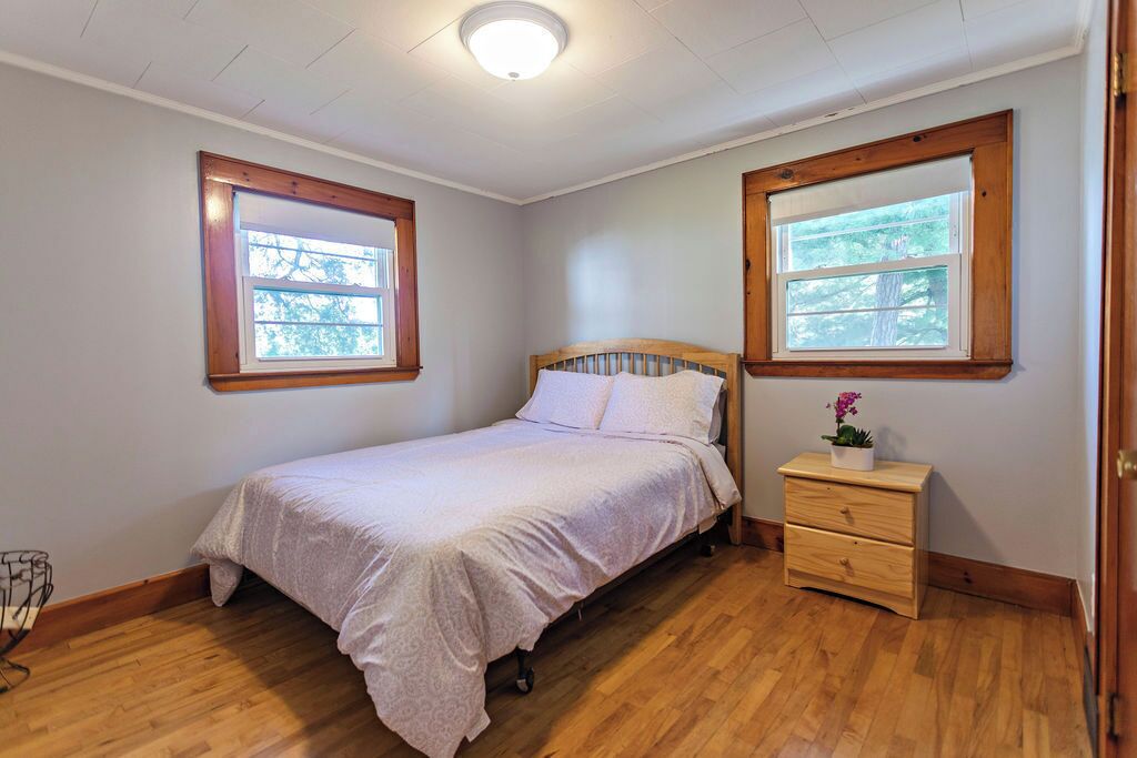 3 habitaciones, escritorio, tabla de planchar con plancha y wifi 