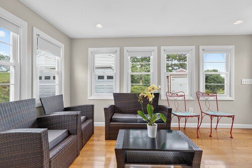 Pastoral Tranquil Walkable to Trails Dining Shopping Secure Bike Boat Storage
