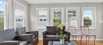Pastoral Tranquil Walkable to Trails Dining Shopping Secure Bike Boat Storage
