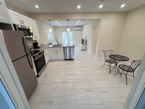 Private kitchen - 191 Anchorage A (lower left) - Short or Long Term 1/1 Apt on FMB (Fort Myers Beach)