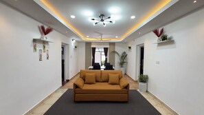 Living area - Perfect 3-bedroom villa in Munnar with stunning views (Munnar)