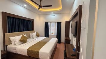 3 bedrooms, iron/ironing board, bed sheets