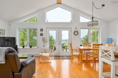 Oceanview Cottage on Cabot Trail - Main Level