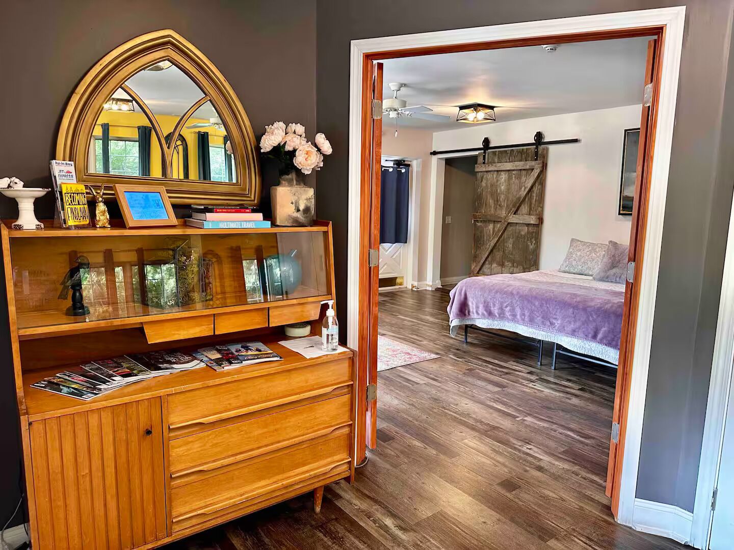 4 bedrooms, desk, iron/ironing board, WiFi