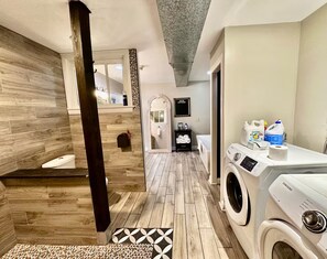 Hair dryer, towels, soap, shampoo - The Barn at Bloom & Bower (Risingsun)