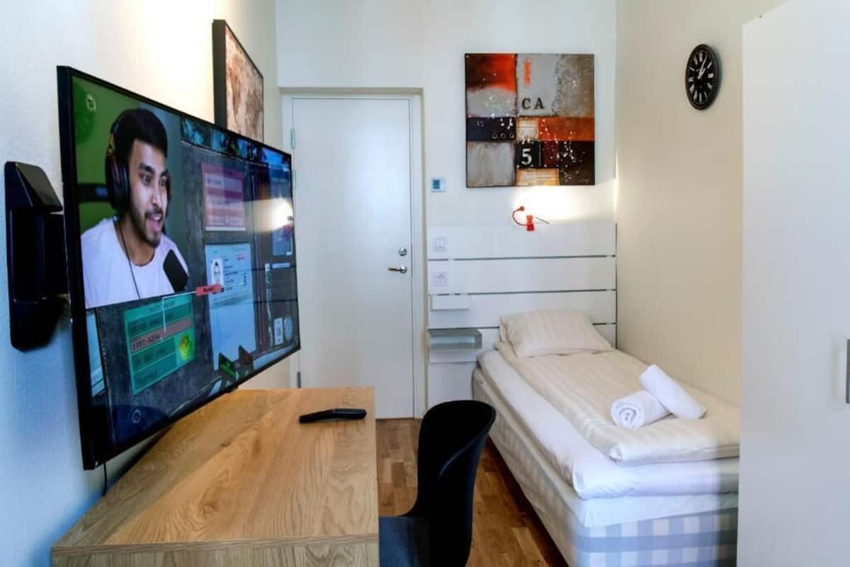 Single Room | Blackout curtains, iron/ironing board, free WiFi, bed sheets