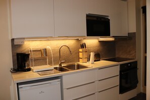 雙人房, 非吸煙房 | 私人廚房 | 高腳椅、廚房用具/餐具/器皿