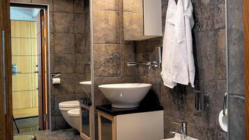 Twin Room | Bathroom | Combined shower/tub, hair dryer, towels, soap