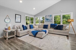 智能电视、电脑显示器