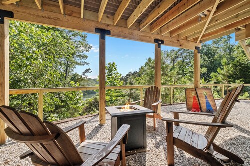 Serenity @ Beaver Lake: Views, Hot Tub & Game Room