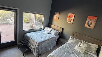 4 slaapkamers, een bureau, een strijkplank/strijkijzer, gratis wifi