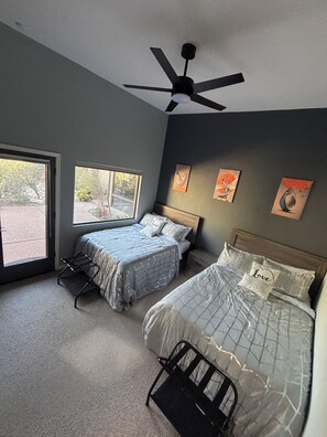 4 slaapkamers, een bureau, een strijkplank/strijkijzer, gratis wifi