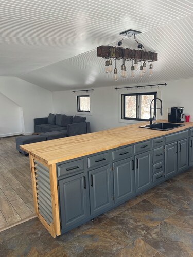 Cozy apt in beautiful secluded spot 15 mins from Mt Snow