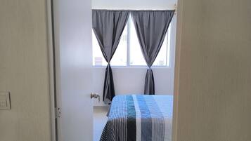 3 bedrooms, desk, iron/ironing board, free WiFi