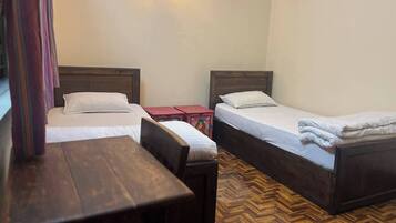 1 slaapkamer, een bureau, een strijkplank/strijkijzer, wifi