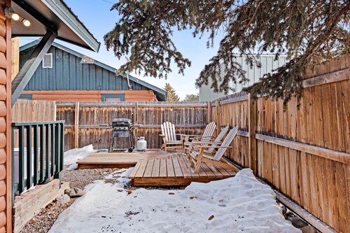 "E" Elk Cabin - Private Hot Tub!