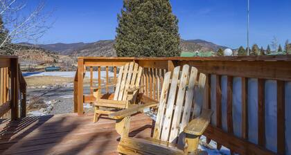 "E" Elk Cabin - Private Hot Tub!