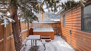 Bañera de hidromasaje al aire libre